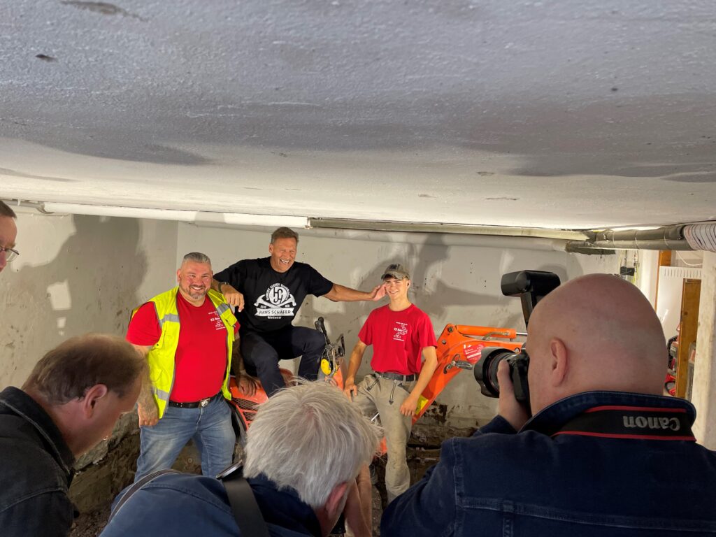 Hans Schaefer Workwear Ralf Moeller Kai Schmidt und Ausuzubildende im 3. Lehrjahr