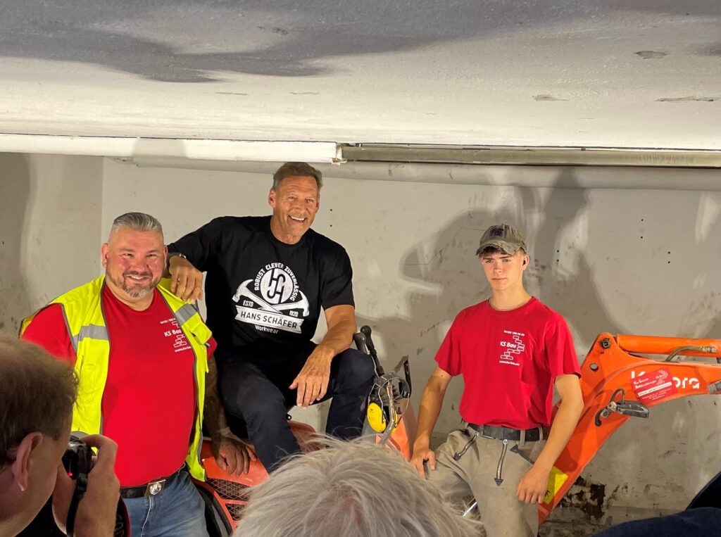 Hans Schaefer Workwear Ralf Moeller Kai Schmidt und Ausuzubildende im 3. Lehrjahr 2